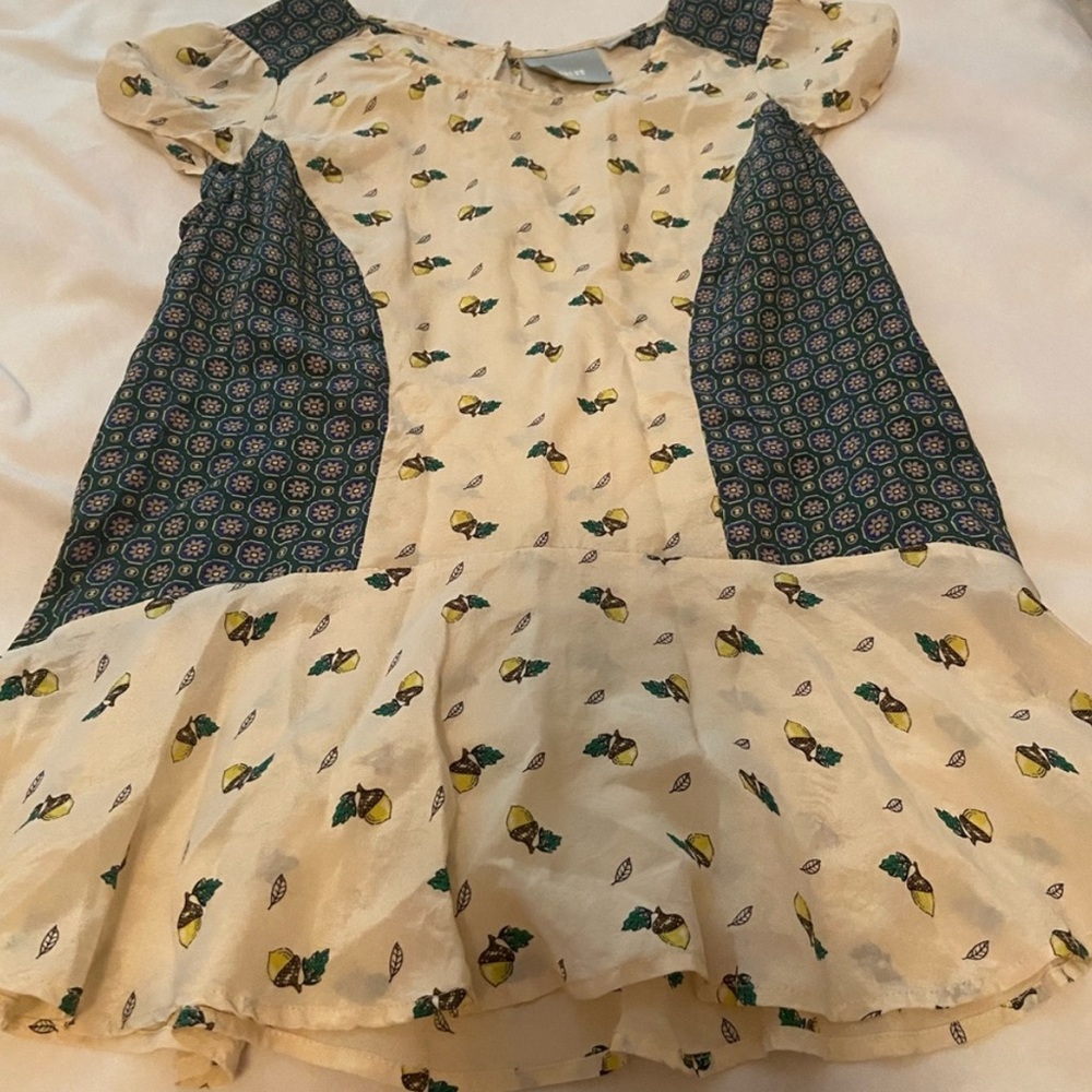Anthropologie  Maeve Acorn print silk top. Size 4. EUC